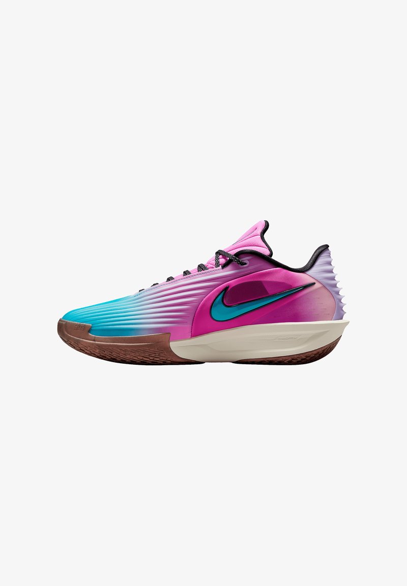 Nike-Schuhe mit einem Farbverlauf von Pink zu Blau, strukturiertem Obermaterial, schwarzen Akzenten und einer braunen Gummisohle.