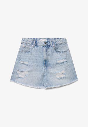 Shorts di jeans azzurri chiari con orlo sfrangiato e toppe consumate sul davanti, dotati di tasche anteriori e chiusura con bottoni.