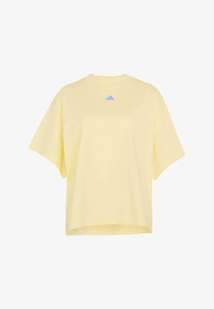 Żółta oversizeowa koszulka wykonana z bawełny. Posiada okrągły dekolt, krótkie rękawy oraz małe niebieskie logo na środku u góry.