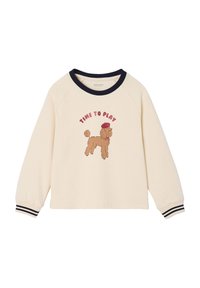 Cremefarbenes Sweatshirt mit navyfarbenem Kragen und Bündchen. Verziert mit einem Cartoon-Pudel, der eine rote Baskenmütze trägt, und dem Text "ZEIT ZU SPIELEN" in rot.