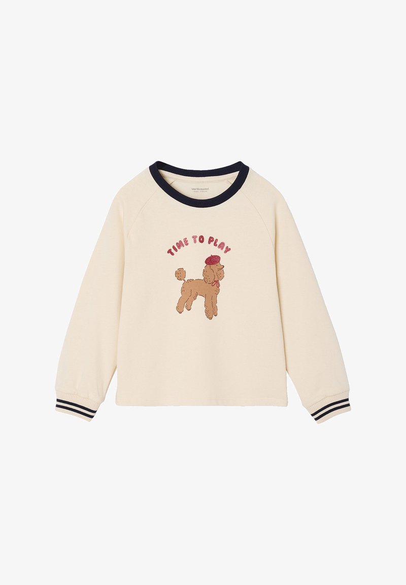 Cremefarbenes Sweatshirt mit navyfarbenem Kragen und Bündchen. Verziert mit einem Cartoon-Pudel, der eine rote Baskenmütze trägt, und dem Text "ZEIT ZU SPIELEN" in rot.