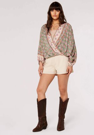 Apricot SARASA FLORAL WRAP - Bluse - green