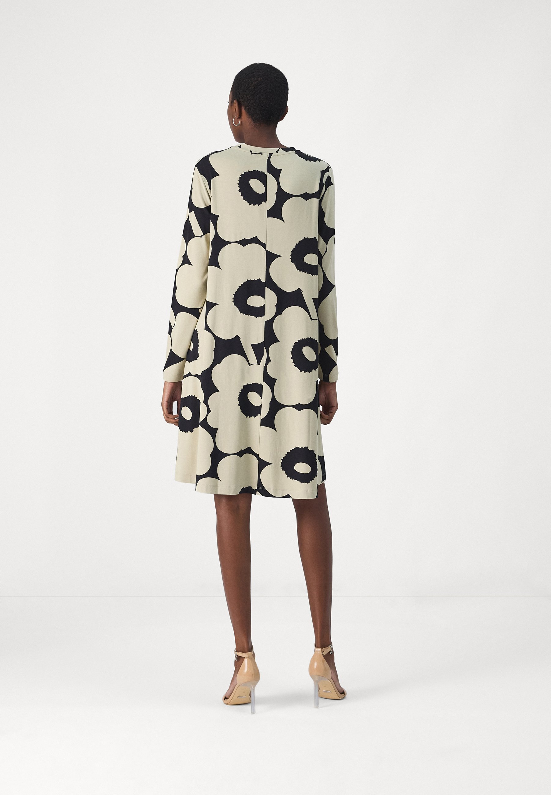 Marimekko TERASSI UNIKKO - Trikoomekko - sand/black/musta