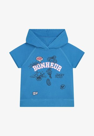 Felpa con cappuccio a maniche corte di colore blu brillante, caratterizzata da stampe grafiche in nero e rosa, con una vestibilità comoda e una texture morbida.