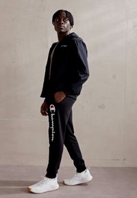 Champion ICONS CUFF PANTS LARGE LOGO - Pantalones deportivos - black