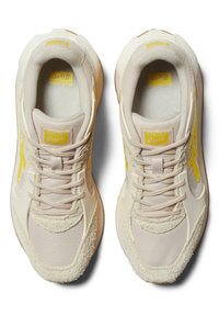 Onitsuka Tiger MOAGE CO - Sneakers - mineral beige vibrant yellow