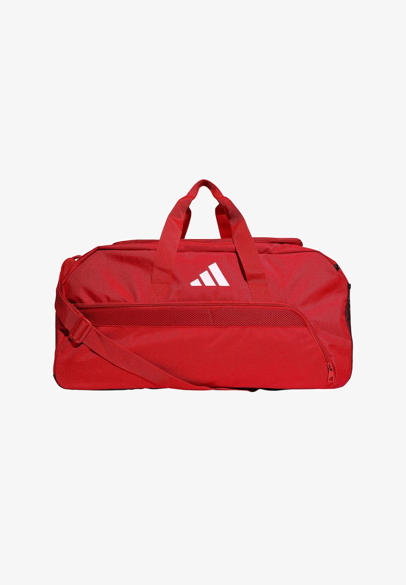 Saco de desporto vermelho em tecido durável, com duas alças, uma alça de ombro acolchoada e um bolso em rede na lateral.