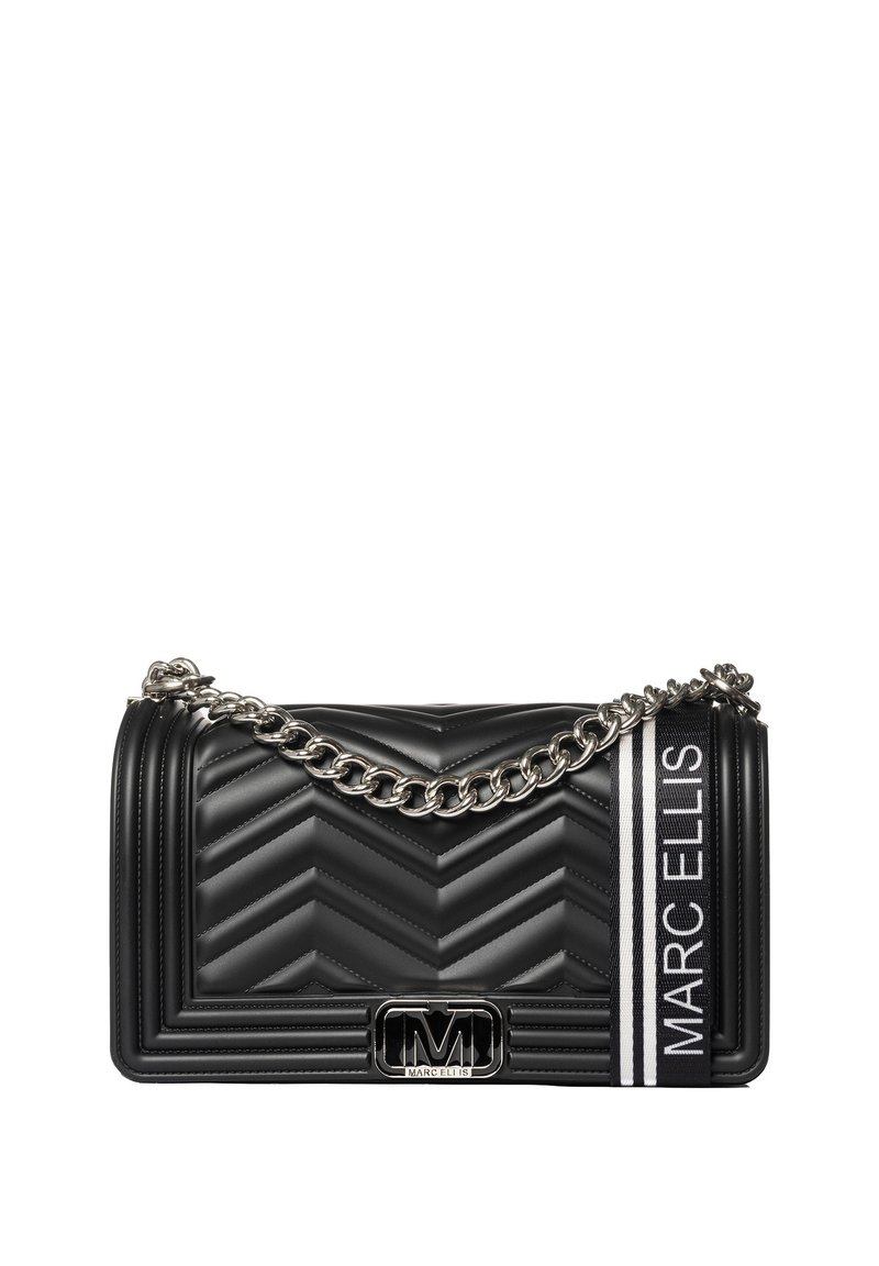 Borsa a tracolla nera trapuntata con motivo a zig zag, catena in argento e accento in tessuto con logo "MARC ELLIS" in bianco.