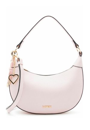 Borsa a mezzaluna di colore rosa chiaro con rifiniture nere, tracolla singola, ciondolo a forma di cuore dorato e logo "L.CREDI" in oro sul davanti.