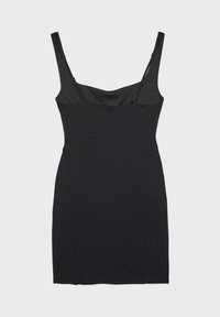 Robe mini noire sans manches avec fines bretelles réglables et silhouette ajustée sur un fond gris clair.
