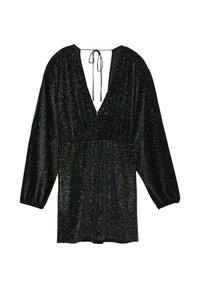 Černé šaty s hlubokým V výstřihem, dlouhými nafouknutými rukávy a se sešitým pasem. Látka obsahuje kovové tečky a má zavazování na zádech.
