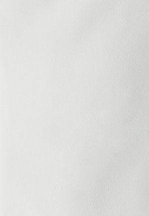 Textuur wit papier met een gladde afwerking, voorzien van een subtiel korrelpatroon. Het oppervlak is vlak en gelijkmatig van kleur.