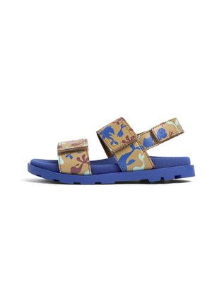 Sandalen mit einem mehrfarbigen Camouflage-Muster in Braun, Blau und Hellgrün, mit einer blauen Sohle und zwei verstellbaren Riemen.