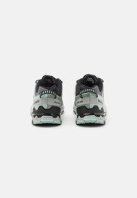 Salomon XA PRO 3D V9 - Chaussures de running - quiet shade/lily pad/blue haze