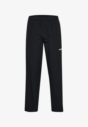 Sorte sportbukser lavet af letvægtsmateriale, med en elastisk talje og et lille hvidt logo på venstre side. Bukserne har lige ben.