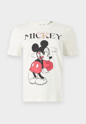 Valge T-särk, millel on stiliseeritud Mickey Mouse, kes hoiab südamekujulist karpi ja mille kohal on mustade tähtedega sõna "MICKEY".