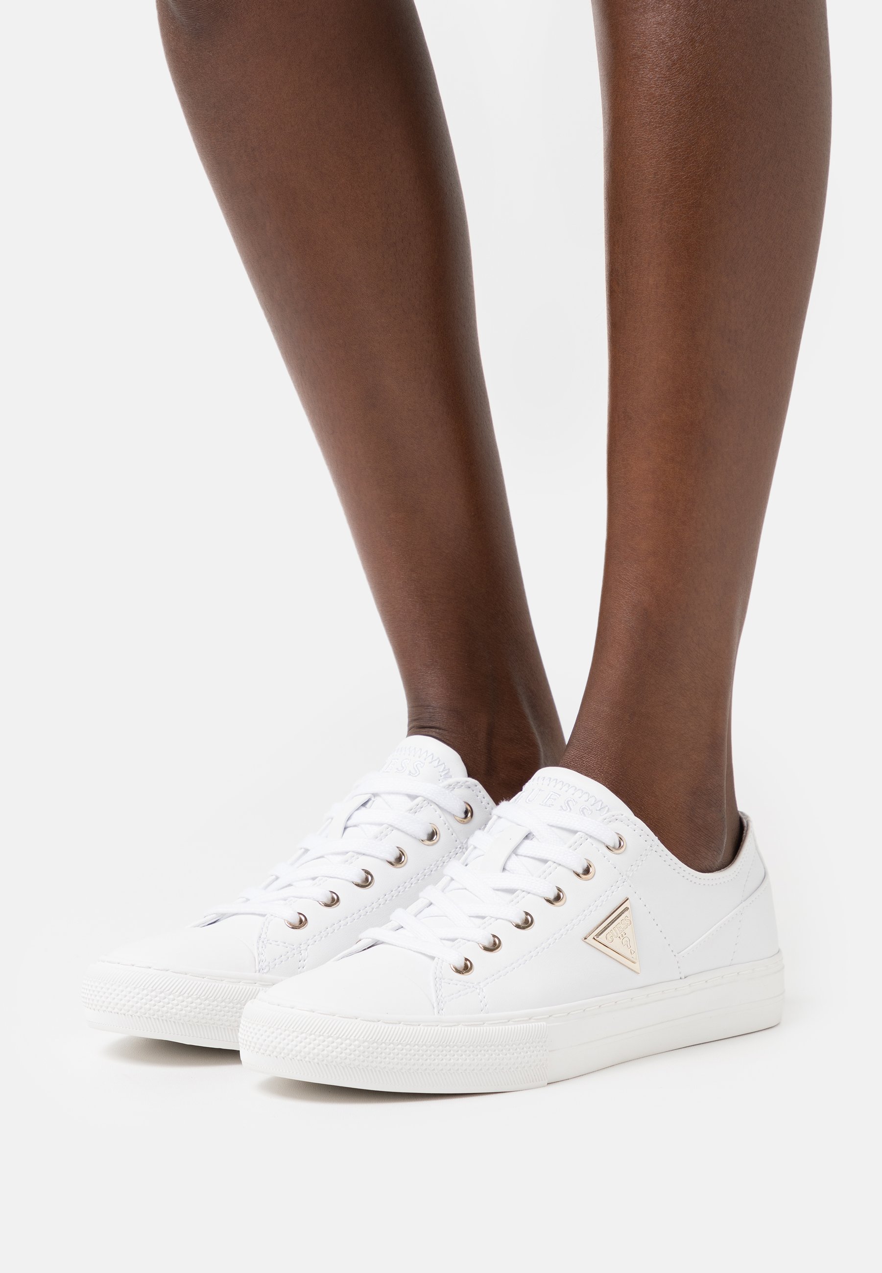 Zapatillas de Guess: Compra desde 32,00 €+ | Stylight