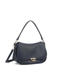 Borsa in pelle blu navy con superficie testurizzata, flap pieghevole e hardware in tonalità oro. Include una maniglia corta e una tracolla regolabile.
