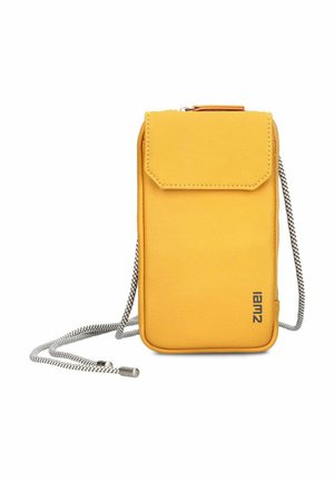 Kompakte gelbe Crossbody-Handytasche mit Klappverschluss und schwarz-weiß verstellbarem Kordelriemen, vorne unten rechts mit „lamz“ gebrandet.