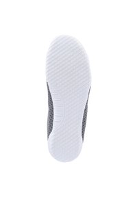 Graue Schuhsohle aus strukturiertem weißen Gummi mit einem Wabenmuster und ergonomischer Form. Das Design betont Halt und Komfort.