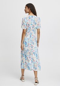 b.young BYJACQUELINE - Freizeitkleid - clearwater ethnic mix