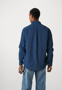 GAP STANDARD - Button down-skjorte - bainbridge blue