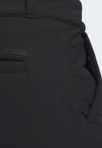 Svarta träningsbyxor i mjukt, stretchigt tyg, med en bakficka och en liten svart logotyppatch samt en sömlös design.