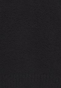 Tissu polaire noir avec une surface douce, texturée et légèrement bouclée.