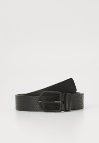 Cintura nera con motivo logo impresso, dotata di una fibbia rettangolare in metallo nero e una texture liscia. Lunghezza regolabile e design semplice.