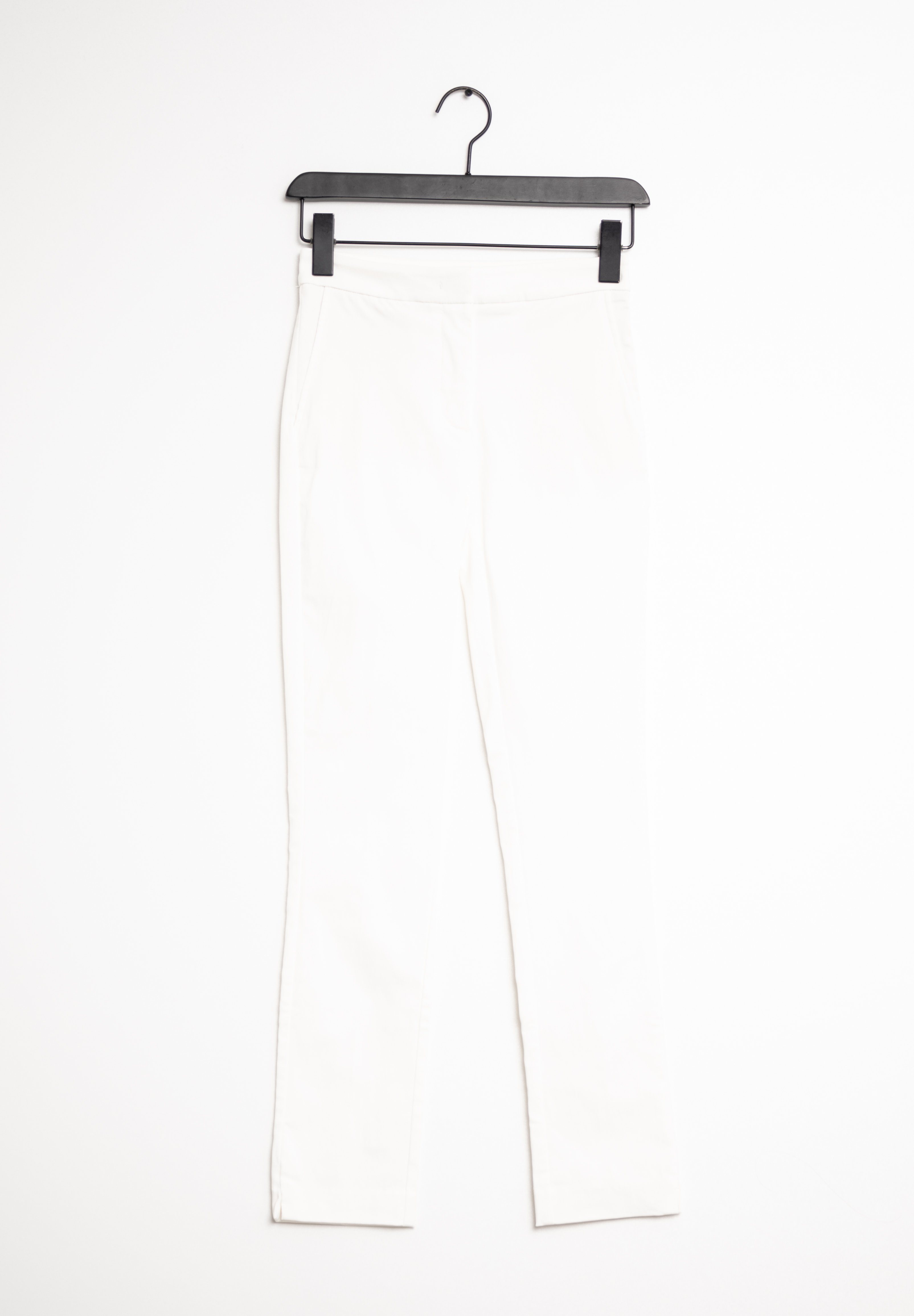 Tamara Falcó sabe que este pantalón blanco de Mango es garantía de lookazo