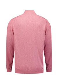 Pull léger rose, en tissu tricoté doux. Présente un col haut et des manches longues avec des poignets à bords côtelés. Texture lisse, design simple.