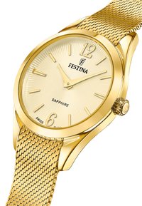 Reloj de pulsera de malla dorada con caja redonda, esfera dorada texturizada y cristal de zafiro. Presenta marcadores de horas minimalistas y el logotipo de la marca.