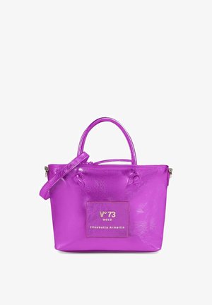 Bolso de cuero morado con dos asas, una correa de hombro desmontable y una etiqueta frontal que dice "V°73 Gold Elisabetta Armellin."