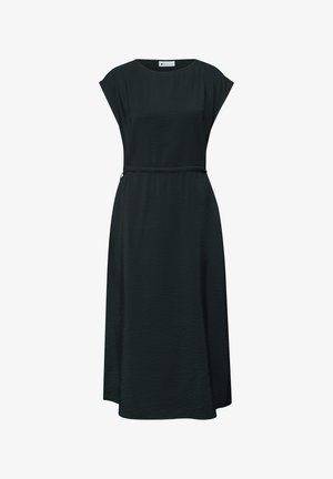 Sortærmet midi-kjole med rund halsudskæring og diskret taljebælte, glat tekstureret stof og lige kant.