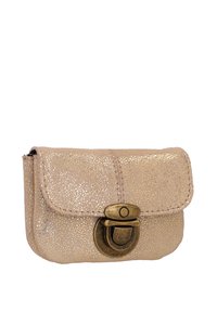 Metalická růžovo-zlatá, texturovaná kožená peněženka s klopovým uzávěrem a bronzovými detaily. Kompaktní design s akcenty šití.