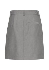 Jupe en tissu gris présentant un design épuré, une forme droite et une poche arrière unique. Matière texturée avec un motif subtil.