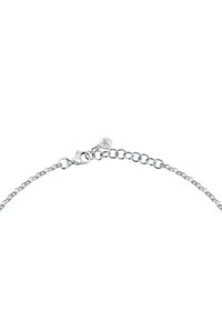 Bracciale in argento con chiusura a moschettone e lunghezza regolabile. Presenta un piccolo ciondolo circolare con un logo minimalista.