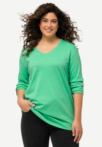 Ulla Popken GROSSE GRÖSSEN BASIC-V LANGARM  - Top s dlouhým rukávem - spring green