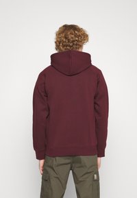 Carhartt WIP HOODED CHASE - Jersey con capucha - amarone/gold