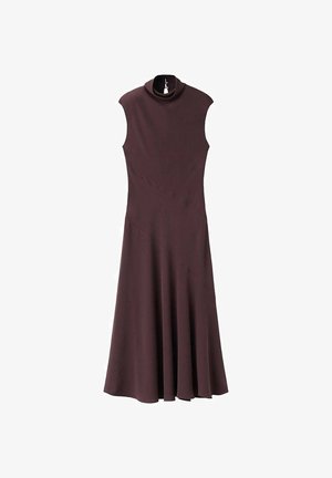 Robe midi sans manches de couleur marron foncé avec un col montant et une légère évasement à l'ourlet, présentée sur un fond blanc uni.