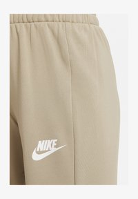 Nem kiválasztott, light bone khaki white