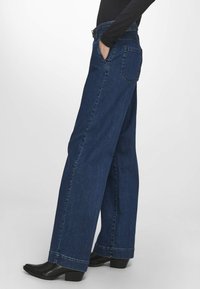 Laura Biagiotti Roma Flared Jeans - blue denim