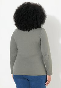 Ulla Popken ROLLKRAGEN - Langarmshirt - gray green