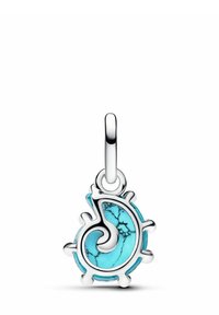 Prívesok z tyrkysového kameňa s dizajnom strieborného víru, zvýraznený jemným čiernym žilkovaním a doplnený lešteným strieborným rámom.