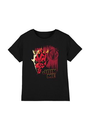 Schwarzes T-Shirt mit rotem und gelbem stilisiertem Darth Maul-Gesicht, gelben Hörnern, rot gestreiftem Hintergrund und fettem Text "JOIN ME" in Gelb und Rot.