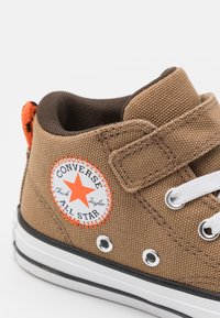 Converse CHUCK TAYLOR ALL STAR MALDEN STREET UNISEX - Lauflernschuh - hot tea/orange/white