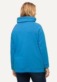Ulla Popken MIT STEHKRAGEN RAGLANFORM LANGE ÄRMEL  - Sudadera - helles azurblau