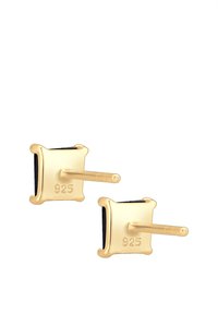 Goldfarbene quadratische Ohrstecker mit schwarzen Akzenten, an der Seite mit "925" markiert. Hergestellt aus Metall mit einer glatten Oberfläche und Steckverschluss.