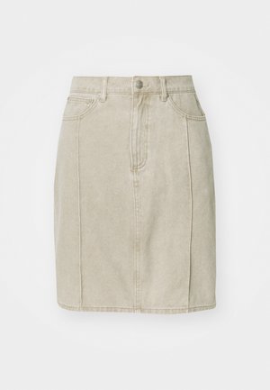 Saia de ganga bege com corte reto, design de cinco bolsos e fecho frontal de botão. Costuras planas e bainha limpa para um aspecto elegante.