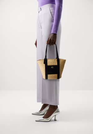 COACH SMALL POCKET TOTE - Torbica - natural